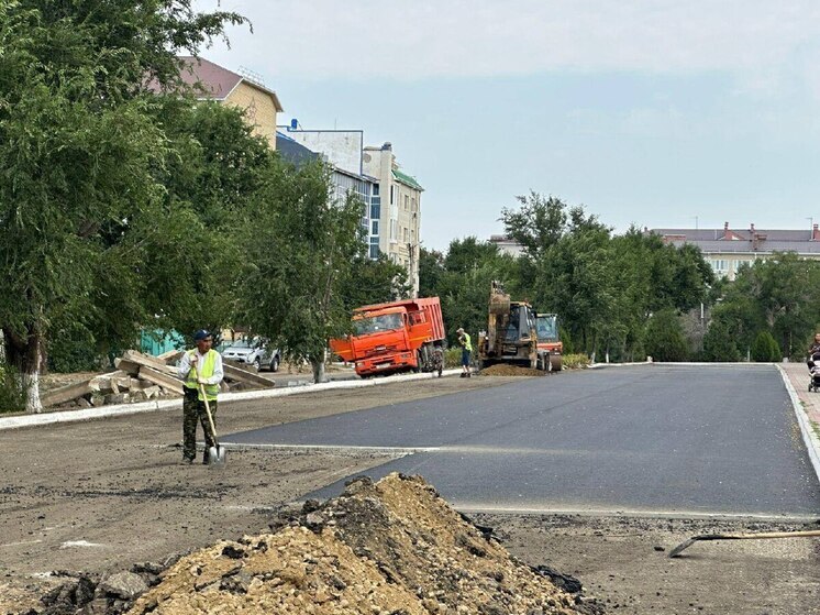 Реновация самой протяженной улицы Элисты проходит в три этапа
