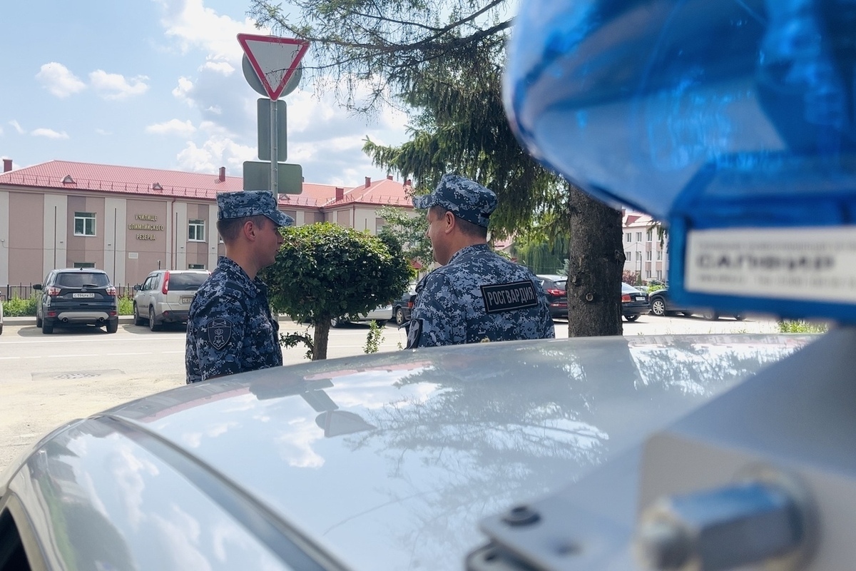 Росгвардейцы задержали пьяного мужчину, устроившего скандал в ТЦ в Пензе