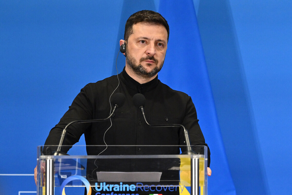 Политолог Казаков: Зеленский перестал быть "иконой демократии"
