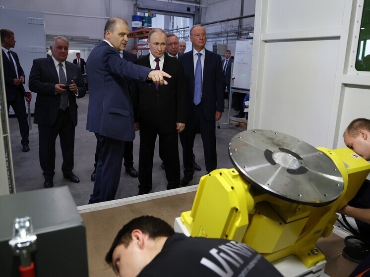 Путин приезжал в научно-производственный корпус петербургской «Корабелки»