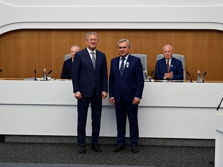 Хайдар Валеев получил медаль в честь юбилея воссоединения Крыма с Россией