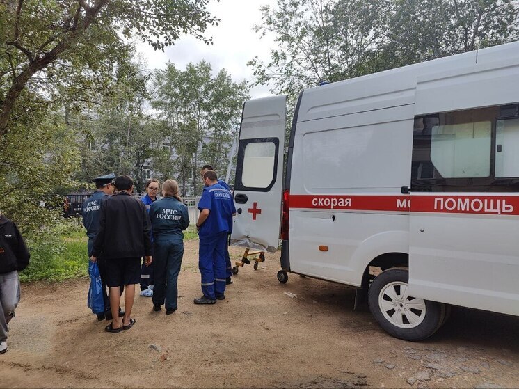 Мужчину достали из загоревшегося дома по улице Бутина в Чите