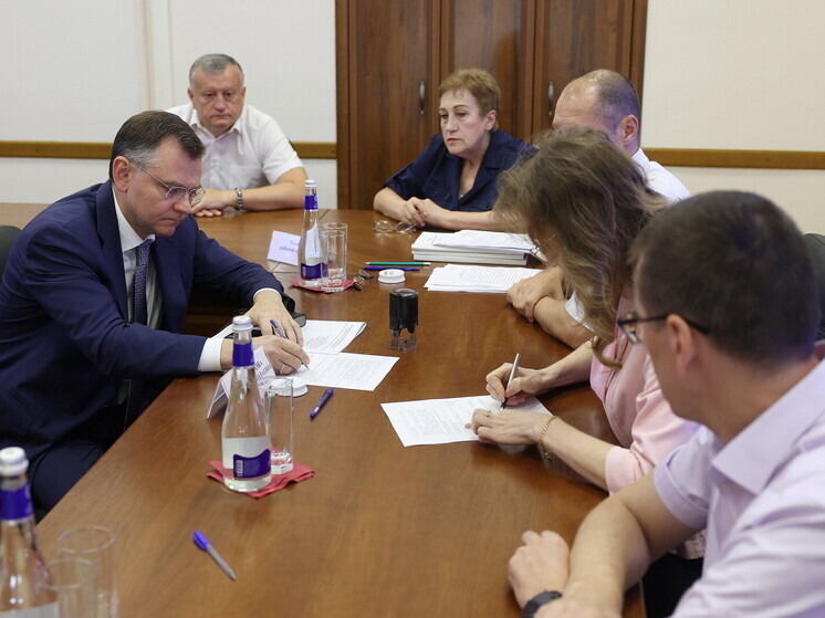 Юрий Слюсарь подал документы в избирком на регистрацию кандидатом на выборах в губернаторы