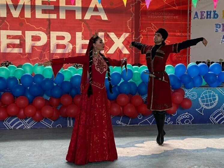 Ансамбль «Лезгинка» показал свои лучшие номера детям из Курской и Запорожской областей