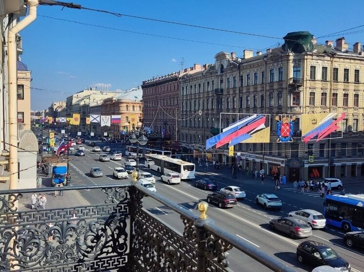 На Невском проспекте отреставрировали крыши трёх исторических зданий
