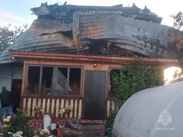 Печь вспыхнула — в Волжске пожар охватил два участка