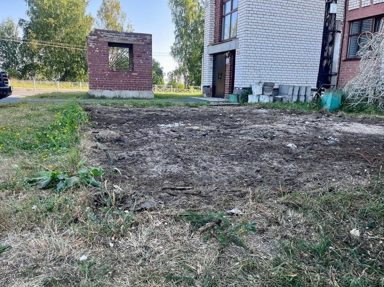 В поселке Березник завершили демонтаж старой сцены
