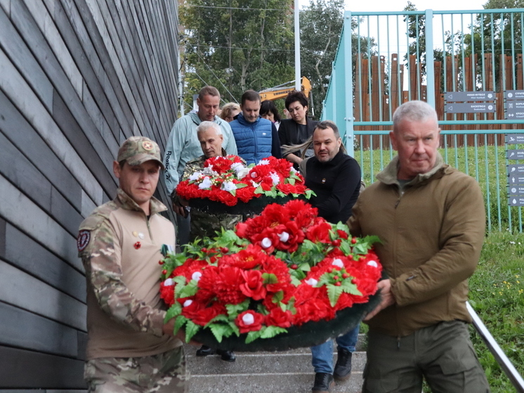 «Единая Россия» провела акции в ДНР и других регионах РФ в День памяти детей-жертв войны в Донбассе