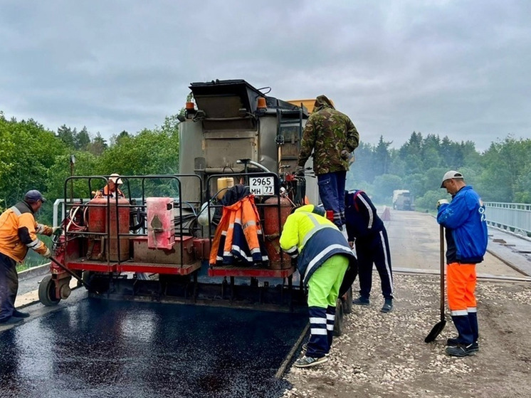 В Хвойнинском округе отремонтировали два моста