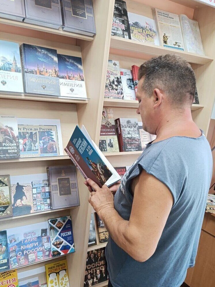 В Молочанске открылась книжная выставка, посвященная Дню Крещения Руси