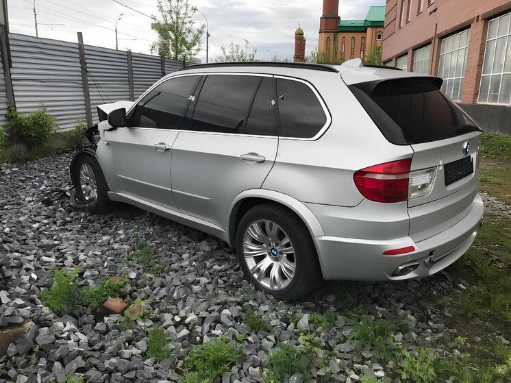 В Новосибирске продают разбитый BMW за 1,3 млн рублей