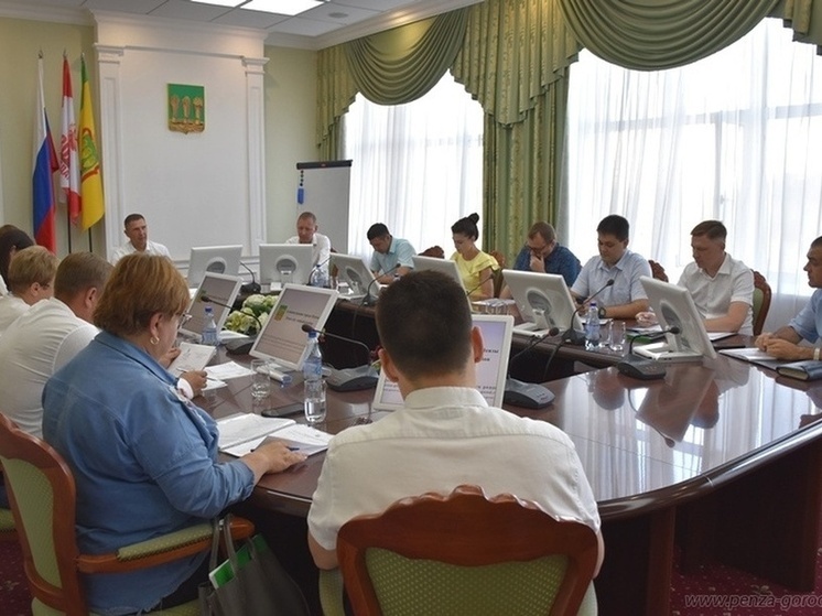 Глава Пензы потребовал усилить контроль за качеством дорожного ремонта и демонтажем незаконных торговых объектов
