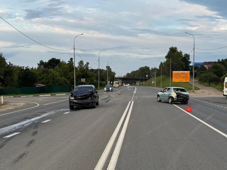 В Орловской области на трассе М-2 произошло ДТП с пострадавшей