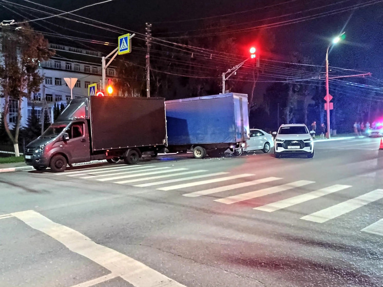 В Орле на Московской столкнулись 3 машины