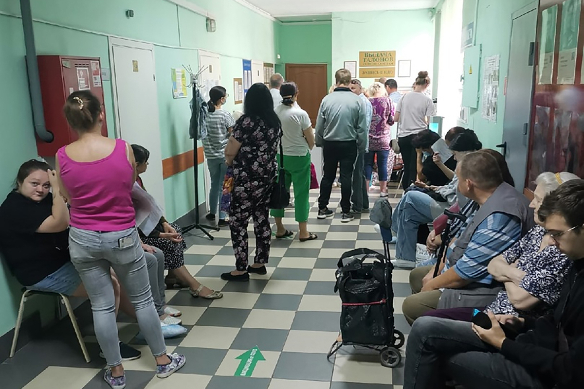 Психолог Юлия Басова рассказала, как отличить уставшего врача от опасного