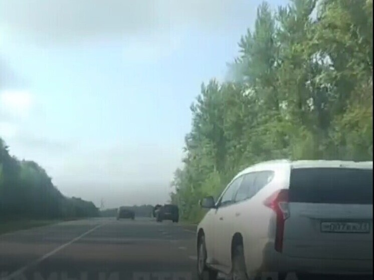 Опасный маневр тульского "обочечника" показали в соцсетях