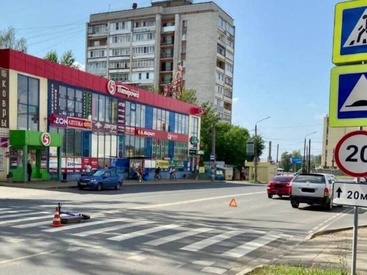 Костромские ДТП: в Давыдовском-3 «Лада Приора» сбила двух подростков-самокатчиков