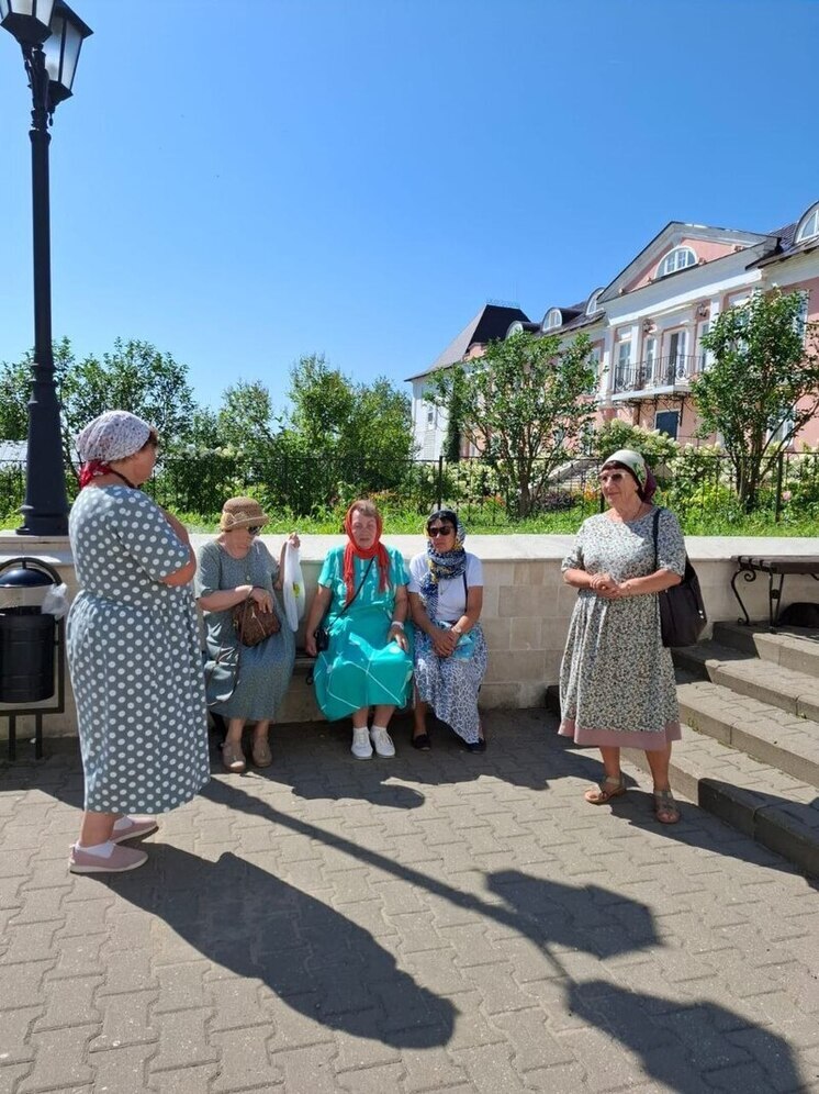 Экскурсия для паломников из Протвино прошла в женском монастыре Серпухова