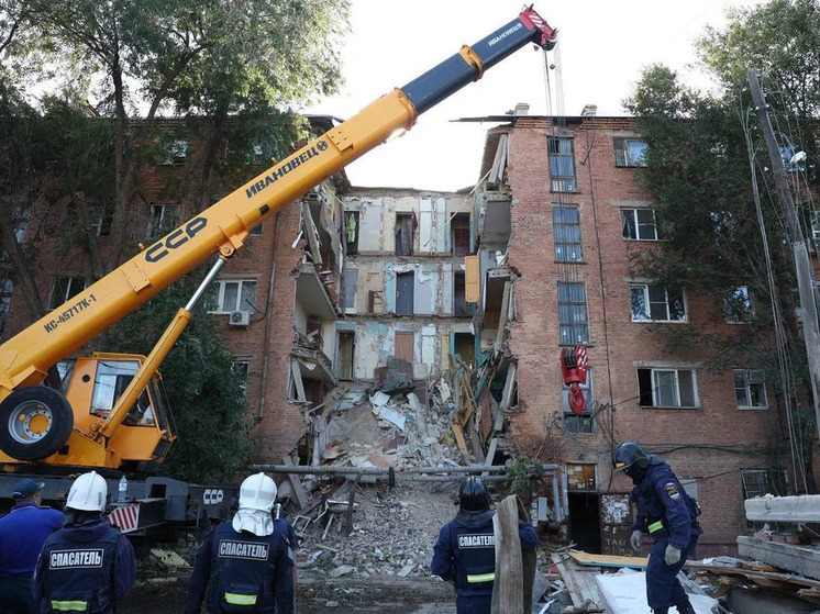 Астрахань «посыпалась»: в центре города рухнул подъезд аварийного жилого дома