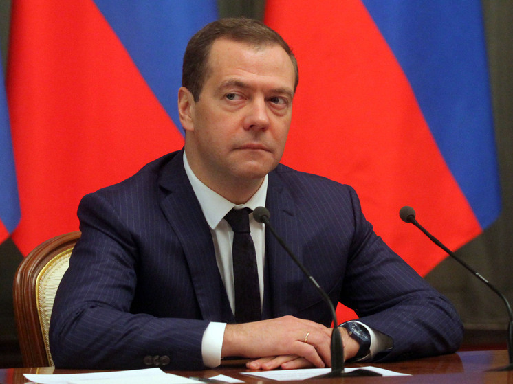 Медведев попросил «дедушку» Грэма* начать «работать» в интересах США