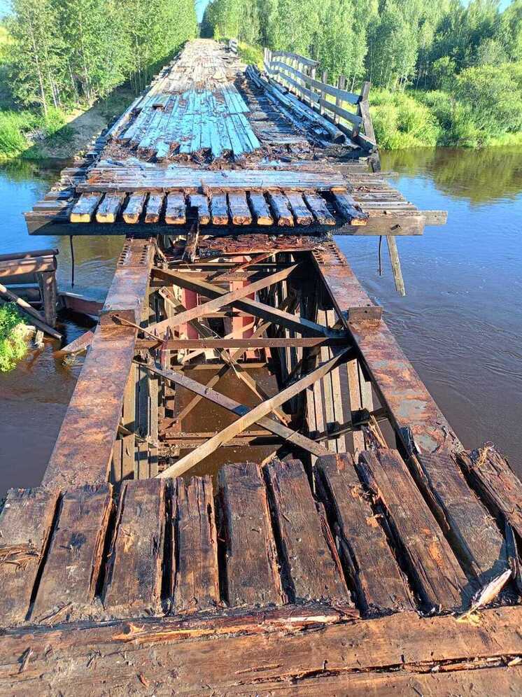 Аварийный мост горел в Амурской области