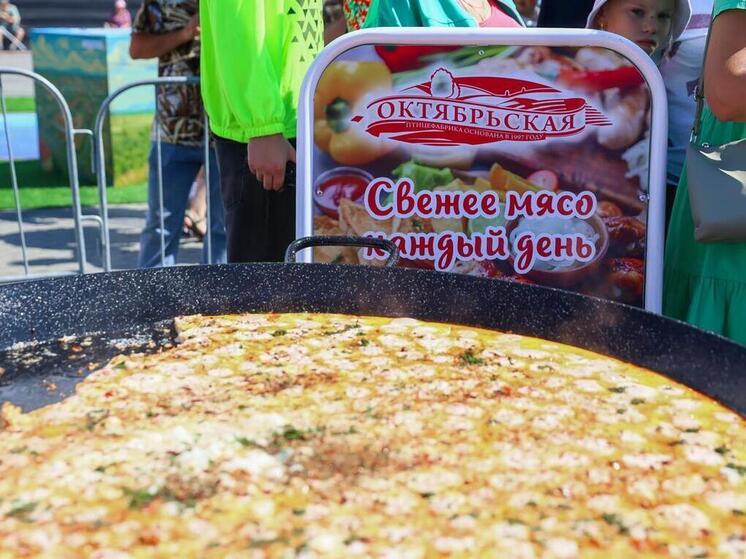 Октябрьская птицефабрика рассказала, как новосибирцы готовили крупнейшую в мире яичницу