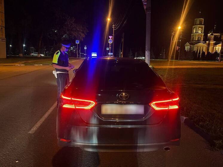 Белгородец пытался впечатлить девушку незаконной мигалкой на авто