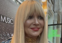 Не так давно Анжелика Агурбаш во всеуслышание объявила, что собирается снова выйти замуж. Певица, которая не так давно отметила 55-летие, уверяла, что торжество состоится в конце июля. Впрочем, как стало известно корреспондентам «МК», в загс Анжелика пока не собирается: свадьбу решено перенести
