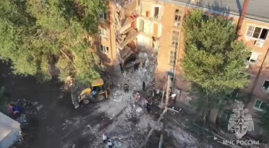 В Астрахани завершили разбор завалов рухнувшего подъезда дома: видео с места ЧП