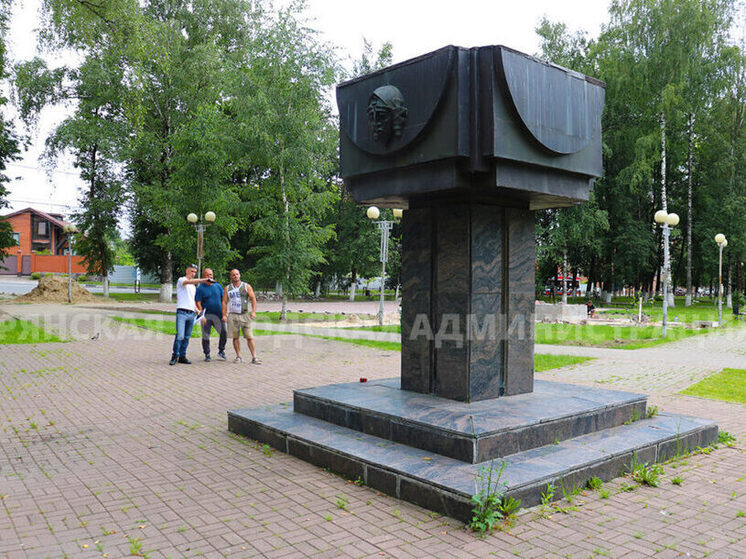 В Брянске в урочище «Лесные сараи» ремонтируют памятник