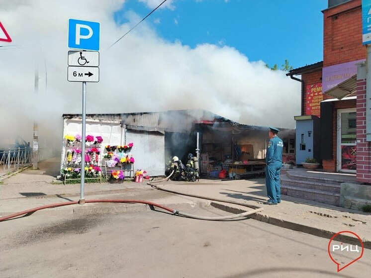 Пожар на мясном рынке в Балабанове тушили пожарные трёх городов