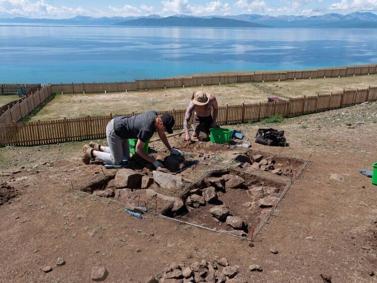 Археологи Приангарья на берегу Хубсугула нашли средневековые захоронения