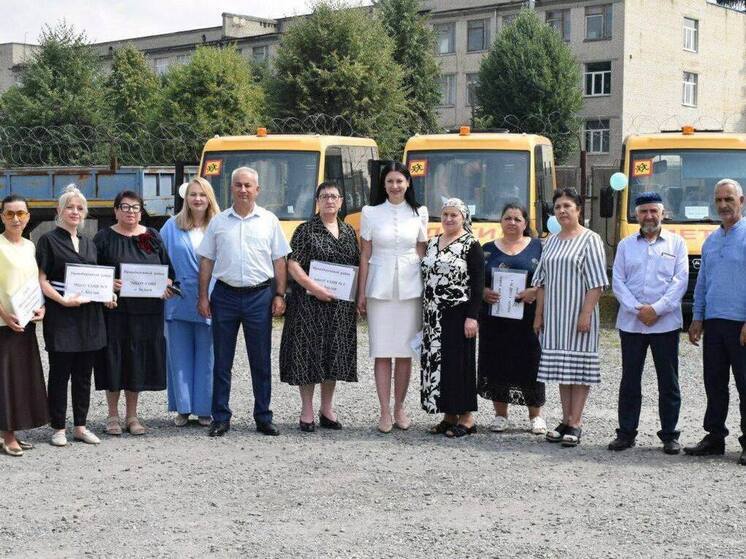 Школы Северной Осетии получили 10 новых автобусов