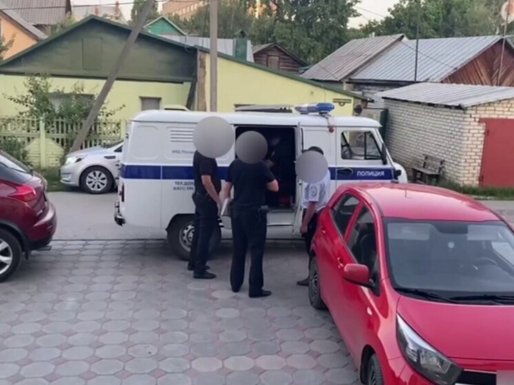 В Саратове задержали лодочника, по пьяни протаранившего баржу