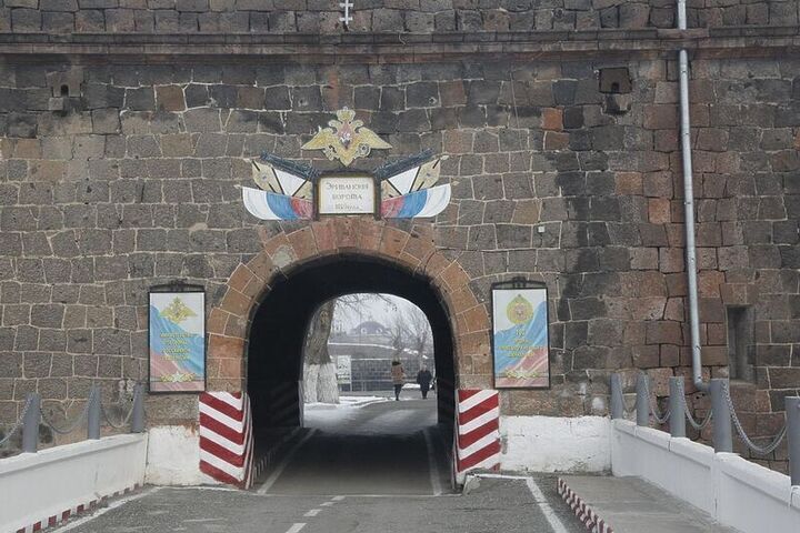 В Армении обсуждают провокацию вокруг мэра Гюмри и российской базы