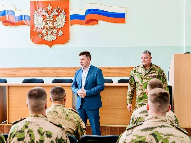 Глава Липецка проводил бойцов ОМОНа в зону СВО