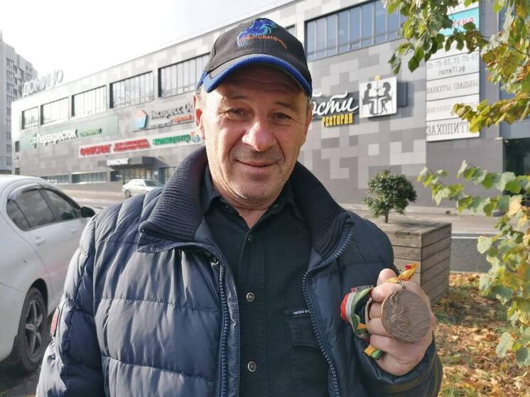 Губернатор Миляев поздравил известного велосипедиста Копылова с 65-летием