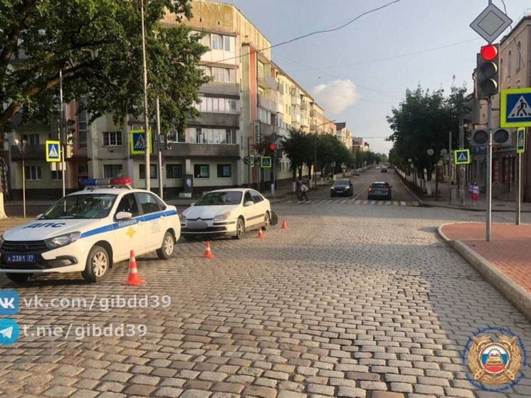 В Гусеве иномарка проехала на красный свет и сбила пожилую женщину