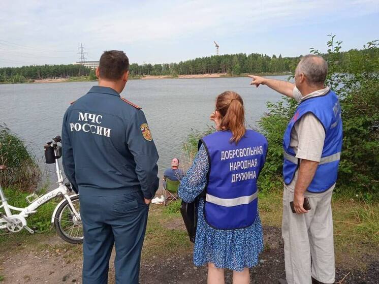 Сотрудники МЧС проверили на Орловском карьере безопасность петербуржцев