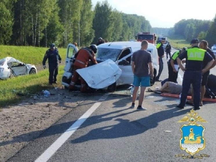 В лобовом столкновении на костромской трассе насмерть раздавлен водитель иномарки