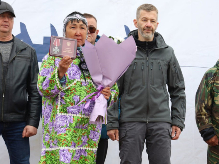 Губернатор Чукотки вручил орден Мужества родственникам погибшего на СВО костореза