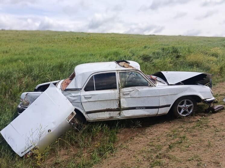 «Волга» перевернулась в Забайкалье, водитель погиб