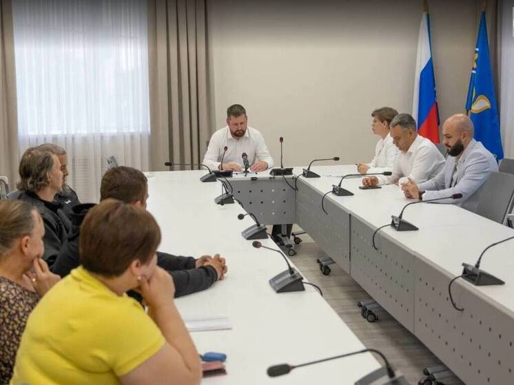 В Тарко-Сале отремонтируют горевший дом и помогут погорельцам с документами