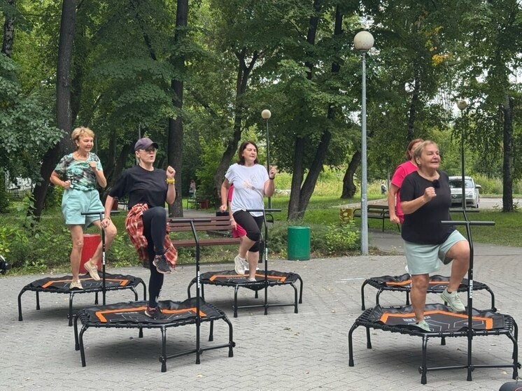 В Тюменской области «серебряных» спортинструкторов обучают джампинг-фитнесу