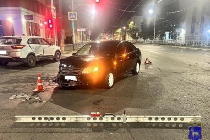 В Самаре 55-летний водитель Hyundai влетел в 22-летнего мужчину на «гранте»