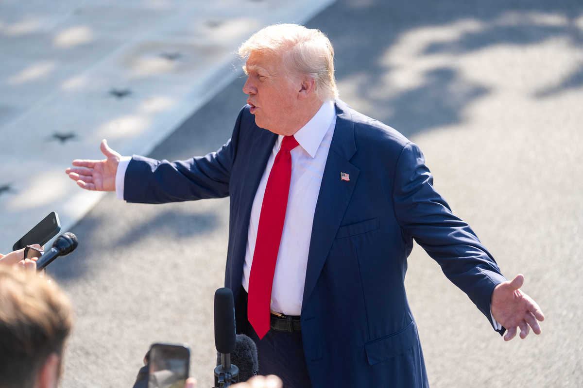 Трамп заявил, что позволит прибывшим в США украинцам остаться до конца конфликта