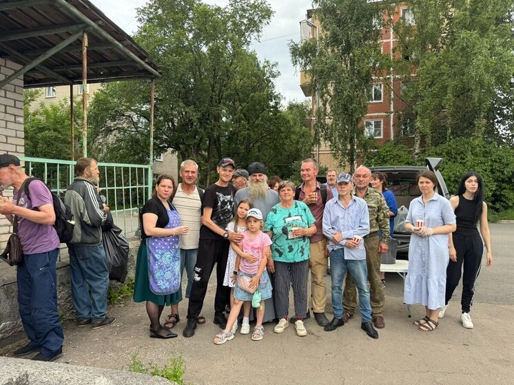 Прихожане псковского храма Воскресения Христова накормили нуждающихся