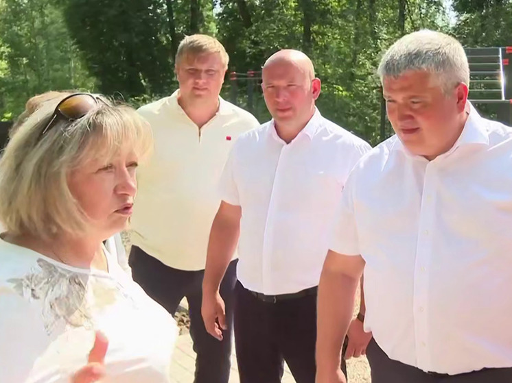 Александр Дронов пообещал создать в Окуловке площадки для спорта и танцев