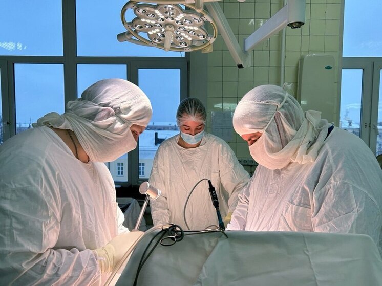 Свердловские медики спасли девушку, пострадавшую в столкновении с тягачом