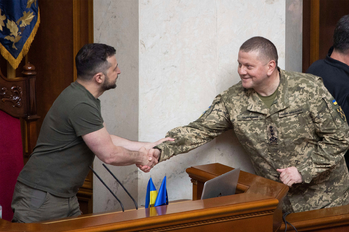 Политолог Живов: Залужный заложил тактику террора против мирных городов России